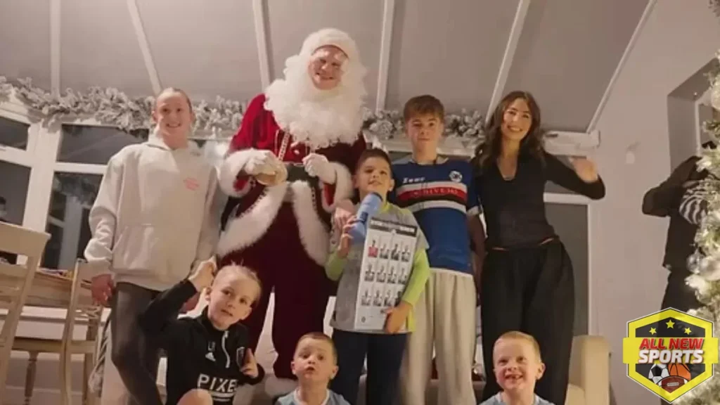 Haaland Habiskan 1 Natal dalam Jadi Santa Claus